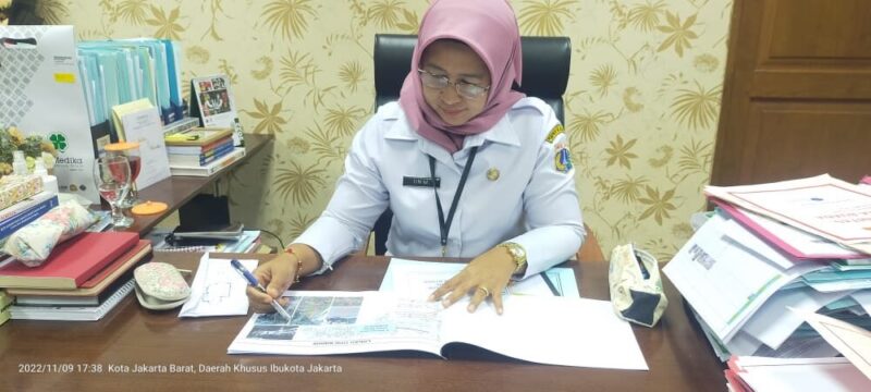 Sekretaris Kota Jakarta Barat Iin Mutmainnah
