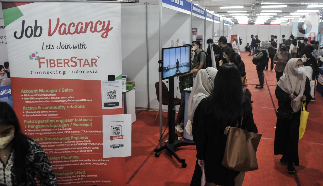 093721700 1684226484 Antusias Pencari Kerja Serbu Jakarta Job Fair 2023 IQBAL 14