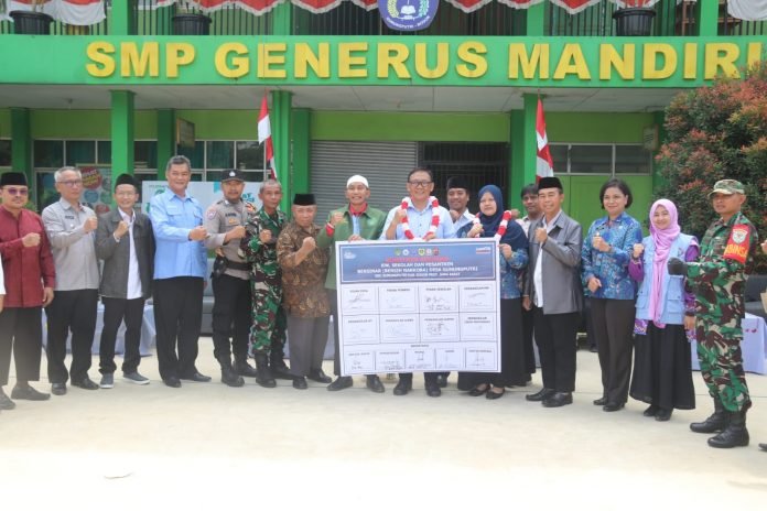 Plt. Bupati Bogor Iwan Setiawan meluncurkan RW 696x464