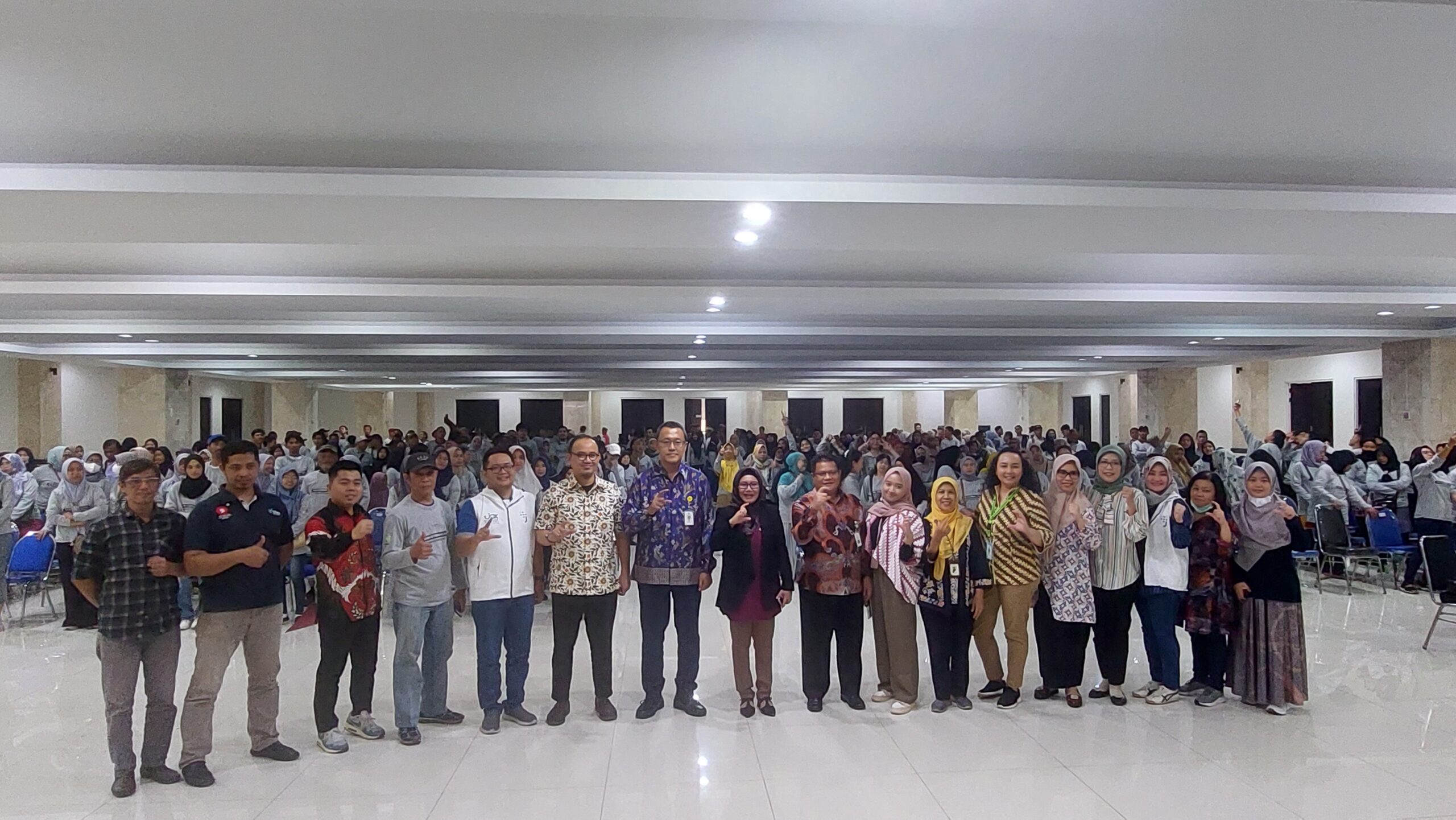 Dian Istiqomah, S.Kep Anggota DPR RI Komisi IX Fraksi PAN menggelar sosialisasi pelayanan kesehatan. (Foto: Za/Ifakta.co)