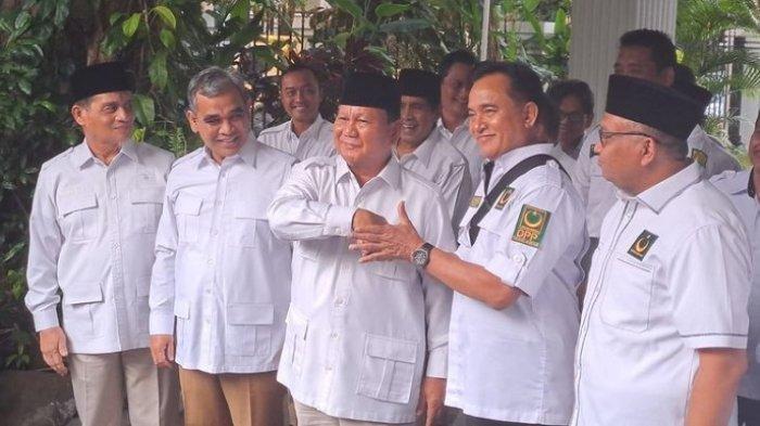Ketua Umum Partai Gerindra Prabowo Subianto bertemu dengan Ketua Umum PBB Yusril Ihza Mahendra