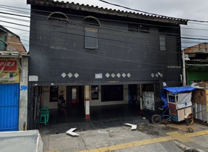 Bangunan tanpa papan nama ini diduga tempat prostitusi terselubung (Poto:ifakta.co)
