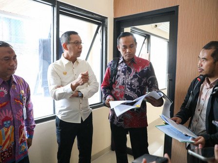 Gubernur Heru Tinjau Renovasi Kantor Lurah Palmeriam Jaktim