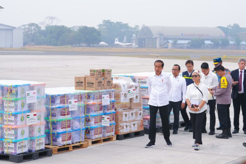 Kapolri Dampingi Presiden Jokowi Kirim Bantuan Tahap Awal ke Gaza (Poto: ifakta.co)