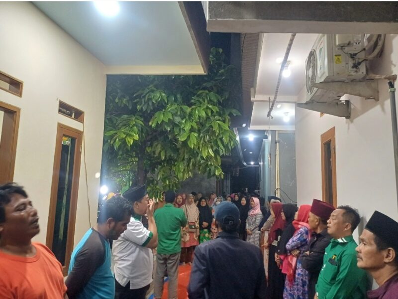 sekitar 400 Warga kampung Can Tiga, Cipondoh, Tangerang terlihat menghadiri Kampanye calon anggota legislatif DPRD Provinsi Banten Haji Sarmilih.SH dan Caleg Kota Tangerangyang juga dari PPP Abdul Syukur.