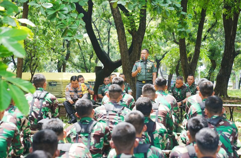 Panglima TNI, Jenderal Agus Subianto saat lakukan cek kesiapan pasukan dan Babinsa pengamanan pemilu. (Foto: Istimewa)