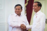 Presiden Jokowi memberikan pangkat Jendral Kehormatan kepada Prabowo Subianto, rabu 28 Februari 2024 (Poto: Istimewa/ifakta.co)