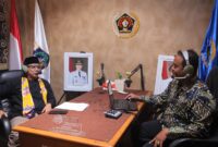 Camat Gropet, Agus Sulaeman saat Podcast PWI Jakbar yang di pandu host Teuku Faisal. (Foto: Ifakta.co)