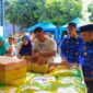  Penjabat (Pj) Wali Kota Tangerang, Dr. Nurdin, melakukan pengecekan langsung ketersediaan beras untuk bantuan pangan (Poto:ifakta.co/acl)
