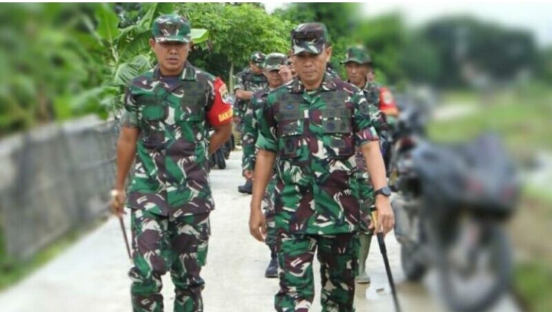 Komandan Korem 051/Wkt Brigjen TNI Riyanto, S.I.P., mengunjungi lokasi kegiatan TNI Manunggal Membangun Desa (TMMD) Ke-119 di Desa Karang Mukti Kec. Karang bahagia, Kab. Bekasi, Cikarang, Jum'at (15/3/24).