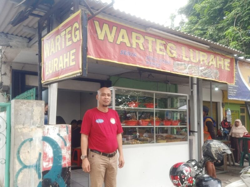 “Para pedagang warteg ga mungkin menaikkan harga makanan karena akan berdampak pada konsumen yang berkurang tentu omset bakal menurun,” kata Zidan di Jakarta Barat, pada Kamis (18/4).
