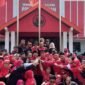 Marhaen Djumadi mantan Bupati Nganjuk mengembalikan formulir pendaftaran bacabup ke Kantor DPC PDI Perjuangan Kabupaten Nganjuk (poto: ifakta.co/may)