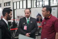 Dirjen Imigrasi, Silmy Karim saat memastikan pelaksanaan Makkah Route di Bandara Adi Soemarno. (Foto: Istimewa)