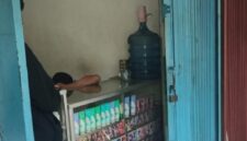 Salah satu Toko Kosmetik di Jatinegara, Jakarta Timur yang bebas mengedarkan obat keras terbatas dalam penelusuran ifakta.co (Foto: Ifakta.co)