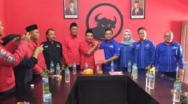 Trihandy Cahyo Saputro Ambil Formulir Pendaftaran di Kantor DPC PDI-P Kabupaten Nganjuk (Poto: ifakta.co/may)