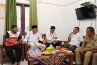 Kandidat calon Wali Kota Prabumulih Cak H Arlan bersama tim mengembalikan formulir pendaftaran (Poto:ifakta.co/ed)