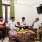 Kandidat calon Wali Kota Prabumulih Cak H Arlan bersama tim mengembalikan formulir pendaftaran (Poto:ifakta.co/ed)