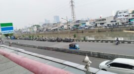 Parkir Liar di kawasan Mall Seasons City makin menjamur. (Foto: Istimewa)