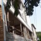 Sebuah rumah kos nekat berdiri bebas tanpa hambatan dan tak mengantongi izin PBG yang disinyalir oleh oknum wartawan media online. (Foto: Ifakta.co)