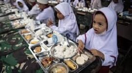Ilustrasi: anak-anak sekolah makan siang gratis (Poto:istimewa)