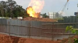 Pertamina Praumulih Field semburkan api (Poto: ifakta.co/ed)