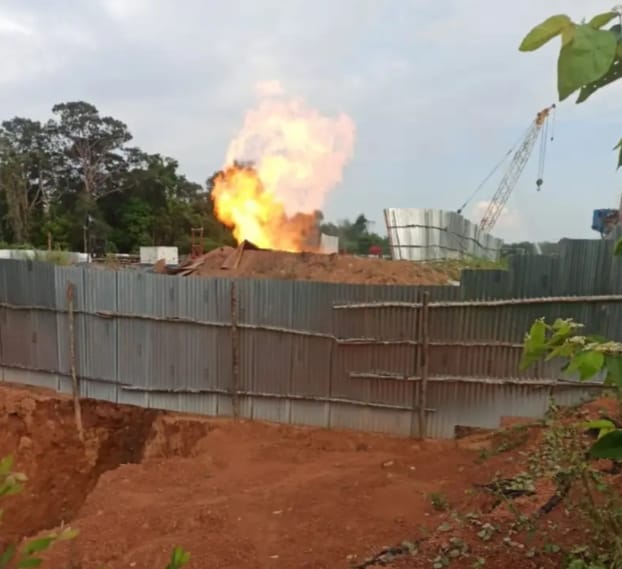 Pertamina Praumulih Field semburkan api (Poto: ifakta.co/ed)