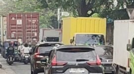 Kemacetan di kapuk raya yang terus terjadi terutama di jam pergi dan pulang kantor (poto.dok.google)