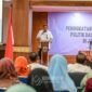 Kasuban Kesbangpol Kota Administrasi Jakarta Pusat Rahmat Hidayat dalam laporannya menjelaskan, kegiatan ini diikuti oleh 100 peserta dari perwakilan PKK se-Jakarta Pusat, bertujuan untuk meningkatkan pemahaman para ibu-ibu PKK terkait pentingnya perannya di bidang politik.