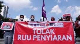 Ilustrasi : Sejumlah wartawan tolak revisi UU Penyiaran (Poto:Istimewa/ifakta.co)