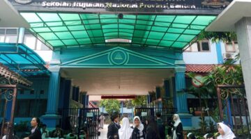 Demi Raup Keuntungan, SMPN 4 Kota Tangerang Selatan Diduga Lakukan Pungli Berkedok Kas (Poto:ifakta.co/cil)
