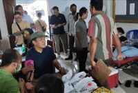 Perusahaan Penyelenggaraan Angkutan Sewa Khusus (ASK) saat menggelar Bazar Kemanusiaan. (Foto: ifakta.co)