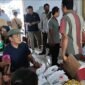 Perusahaan Penyelenggaraan Angkutan Sewa Khusus (ASK) saat menggelar Bazar Kemanusiaan. (Foto: ifakta.co)