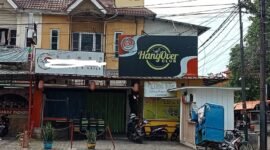 HangOver Club yang terletak di ruko Taman Palem Lestari Blok AA2 No.9A, Kalideres, Jakarta Barat diduga tak kantongi izin pariwisata (Poto:ifakta.co/amy)