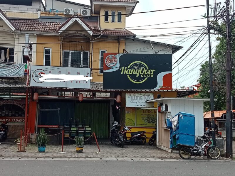 HangOver Club yang terletak di ruko Taman Palem Lestari Blok AA2 No.9A, Kalideres, Jakarta Barat diduga tak kantongi izin pariwisata (Poto:ifakta.co/amy)