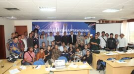 Peserta OKK PWI Jaya berswa bersama setelah mengikuti orientasi, Rabu 19 Juni 2024 (Poto:ifakta.co)