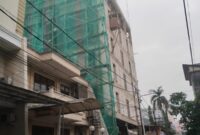 Sebuah bangunan enam lantai yang di segel mati Sudin Citata Jakbar, sehingga oknum wartawan tak kesampaian pegang pelanggaran dan menuding petugas terima upeti ratusan juta. (Foto: ifakta.co/Ist)