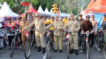 Gebyar Pesta Rakyat Sambut Hari Bhayangkara ke-78, Polres Nganjuk bersama PWI, GP Ansor dan Kosti Gowes Bareng Kapolres