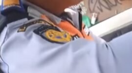 Oknum Dishub diduga lakukan pemalakan ke sopir pickup di Kawasan Daan Mogot, Jakarta Barat. (Foto: Tangkapan layar/capture @jktnewss)