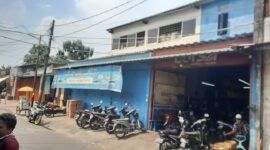 Toko Hoy Motor di Jl. Cabe Rawit, Bojong Indah Rawa Buaya Jakarta Barat diduga jual sparepart palsu (Poto: ifakta.co)