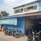 Toko Hoy Motor di Jl. Cabe Rawit, Bojong Indah Rawa Buaya Jakarta Barat diduga jual sparepart palsu (Poto: ifakta.co)