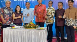 PT Ken Raya Indonesia (KRI) usai membuka resmi dan pemotongan tumpeng cabang ketiganya bernama Toko Ken. (Foto: dok.Ifakta.co/Za)