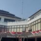 Situasi terkini di gedung Dinas Pendidikan Banten, pada Selasa (6/8/2024). (Foto: Liputan Ekslusif. Dok. Ifakta.co)