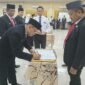Kasudin Pendidikan Kota Administrasi Jakarta Barat wilayah I dan II, Diding Wahyudin saat sertijab kepala sekolah. (Foto: Ifakta.co)