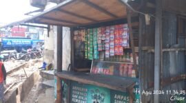 Salah satu toko obat yang diduga menjual pil koplo di Sukaraja Bogor Jawa Barat (Foto: ifakta.co/jo)