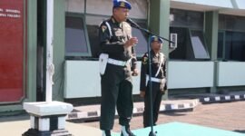 Dampomdam IX/Udayana yang juga Dansubsatgas Lakir Pamwil, Kolonel Cpm Unggul Wahyudi saat pimpin gelar apel pasukan pengamanan. (Foto: Istimewa)