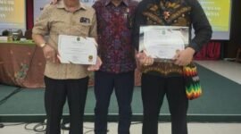 Praktisi Hukum dan Komunikasi, Syamsul Jahidin raih penghargaan Non Hakim Mediator Gold Award. (Foto: Ifakta.co)