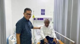 Anggota Komisi V DPR RI Fraksi Partai Kebangkitan Bangsa (F-PKB), H Ruslan M Daud saat bersama Almarhum Tusop (Foto: dok. HRD/ifakta.co)