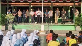 Cegah Kenakalan Remaja, Babinsa Jatibening Baru Bersama Tiga Pilar Gelar Penyuluhan di SMPN 20 Kota Bekasi (Foto:dok koramil Pondok Gede/ifakta.co)