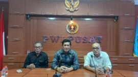 Ketua Dewan Penasihat PWI yang juga Wartawan Senior dari Sulawesi Selatan, Zulkifli Gani Ottoh mengkritik penyelenggaraan KLB dan menyoroti pencabutan KTA Ketua Umum oleh PWI Jaya. (Foto: Istimewa)