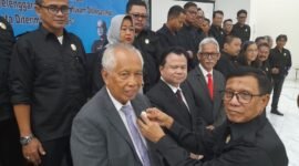 Ketua Umum PWI Pusat, Hendry Ch Bangun saat mengkukuhkan LKBPH di Hall Gedung Pers, Kebon Sirih, Jakarta Pusat. (Foto: Istimewa)